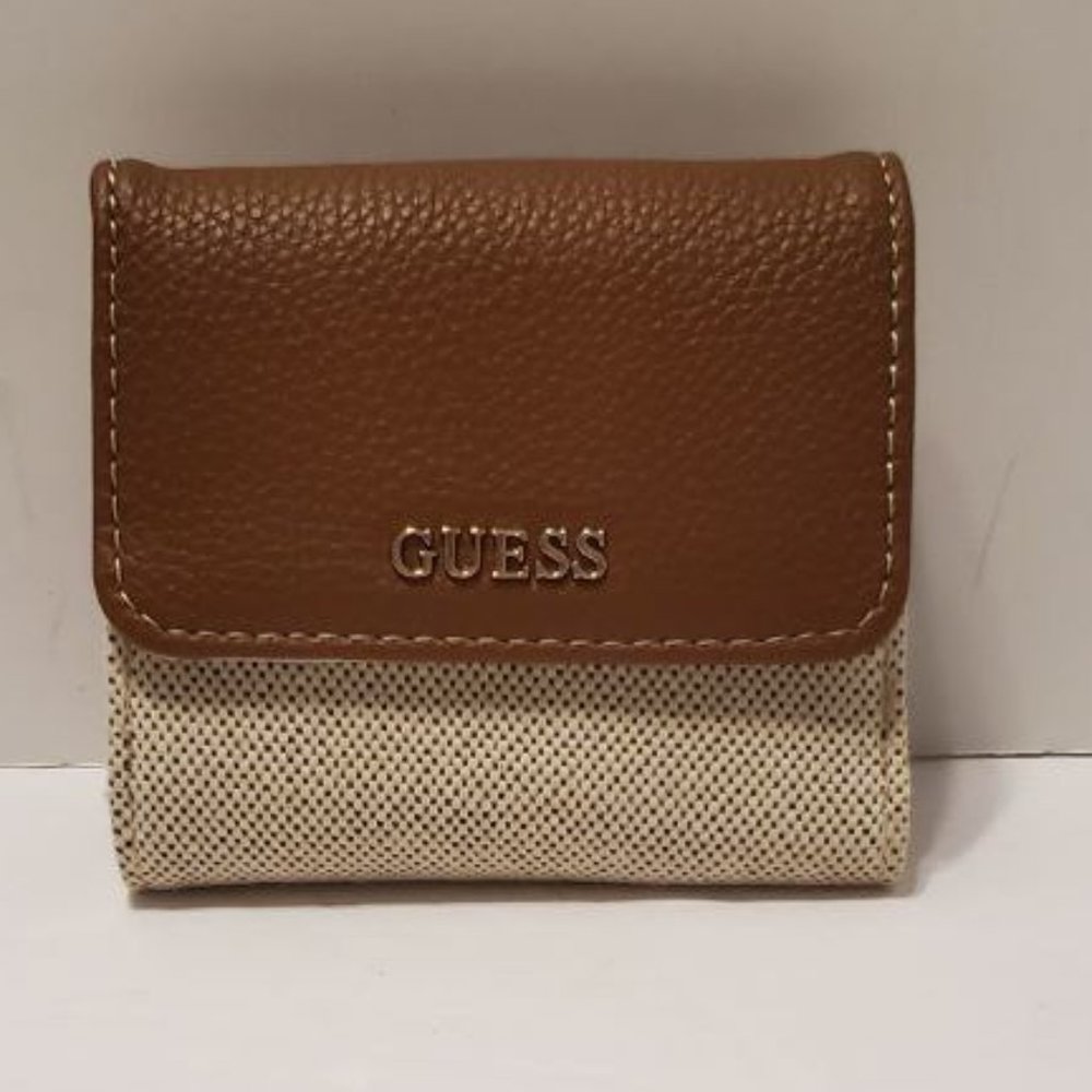 NWOT Guess Bifold Wallet
